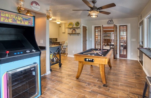 Show Low House | Mountain Getaway | 2BR + Loft | Game Room