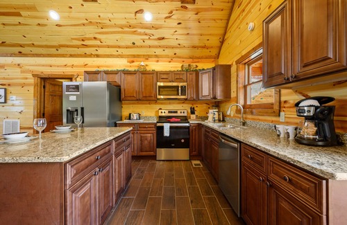 Caton Cabin | ★Mountain Grace★ | Pool House, Hot Tub, Sleeps 26