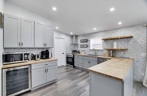 Tobyhanna House | Mountain Haven Retreat: Brand New 8BR/3BA Sleeps 18