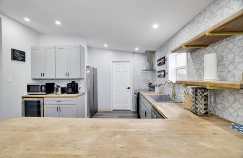 Tobyhanna House | Mountain Haven Retreat: Brand New 8BR/3BA Sleeps 18