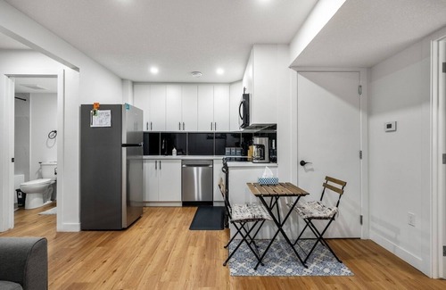 Cochrane House | Mountain Hideaway (Free Park Pass)