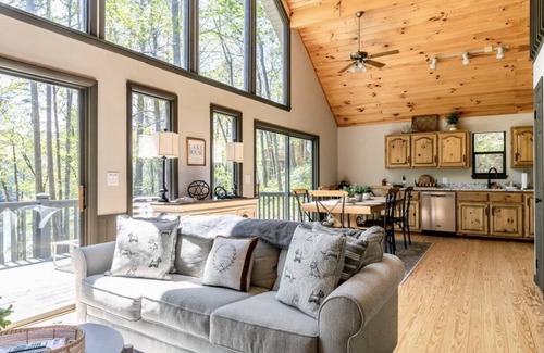 Unaka House | MOUNTAIN HOUSE ON THE LAKE - Lagniappe on the lake