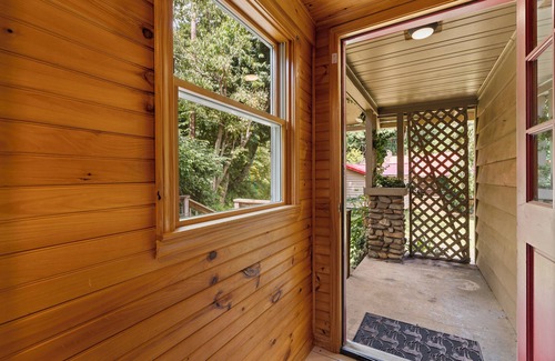 Maggie Valley Cabin | MOUNTAIN JOY COTTAGES #4 - BUTTERFLY