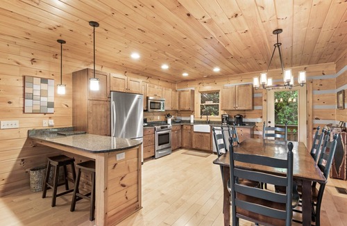 Boone Cabin | Mountain Laurel Lodge - Log Cabin in Boone with Hot Tub, Great Views & Pool Table