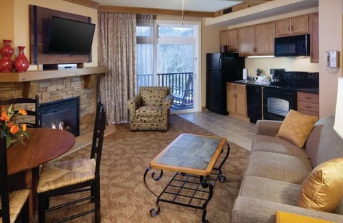 Gatlinburg Resort | Mountain Lodge Living – 3BR Lock-Off Villa at Smoky Mountain