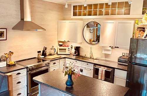 Weaverville House | Mountain Nest, Beautiful Views, 1 Bedroom Ground Level Apartment