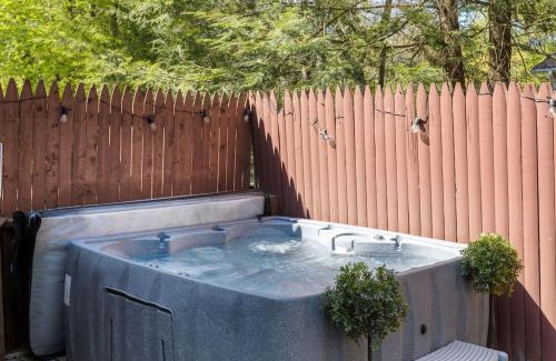 Pocono Summit House | Mountain Oasis Hot Tub Game Room Fire Pit