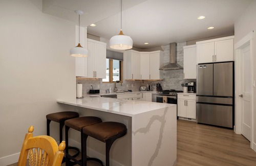 Pole Creek Meadows Cabin | Mountain retreat w/BBQ patio & ski storage