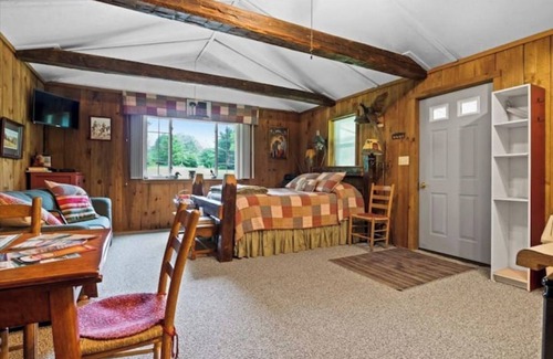 Bath Other | Mountain Rose Horse Farm - Guest Cottage