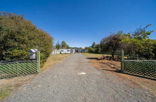 Te Anau House | Mountain Serenity - Te Anau Holiday Home