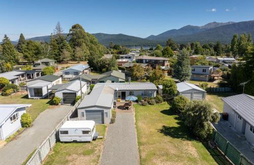 Te Anau House | Mountain Serenity - Te Anau Holiday Home