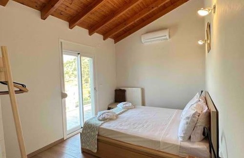 Skotino Villa | Mountain side oasis with view and pool