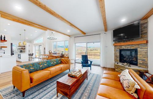 Grand Elk Ranch House | Mountain Sky