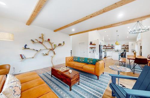 Grand Elk Ranch House | Mountain Sky