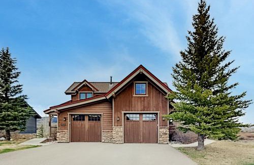 Grand Elk Ranch House | Mountain Sky