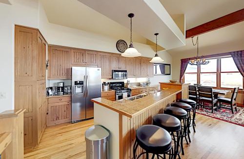 Grand Elk Ranch House | Mountain Sky