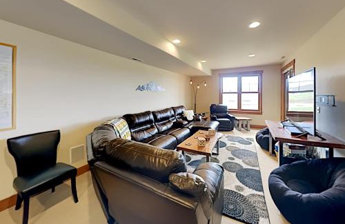 Grand Elk Ranch House | Mountain Sky