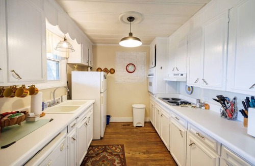 Valley Head Cottage | Mountain & Sunset VIEWS! Walk to Downtown Mentone