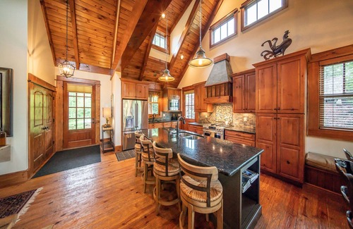 Boone House | 'Mountain Therapy' Luxury Cottage at the Blue Ridge Mountain Club w/Hot Tub
