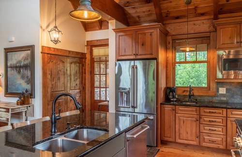Boone House | 'Mountain Therapy' Luxury Cottage at the Blue Ridge Mountain Club w/Hot Tub