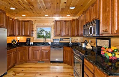 Gatlinburg - Pigeon Forge Villa | Mountain Top Estate - 3 cabins, Free Dollywood Tickets, Elevator, Amazing Views, Hot Tub
