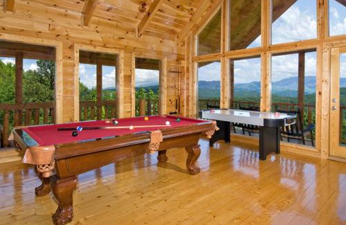Gatlinburg - Pigeon Forge Villa | Mountain Top Estate - 3 cabins, Free Dollywood Tickets, Elevator, Amazing Views, Hot Tub