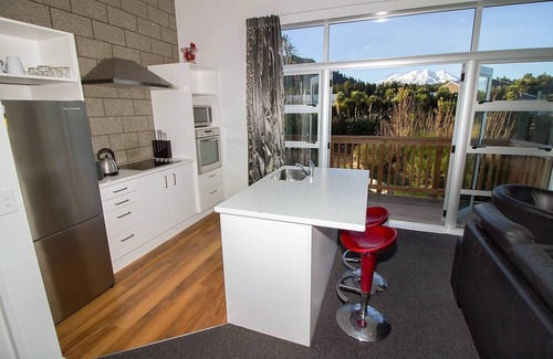Ohakune Apartment | Mountain View Apartments - 27B&C/6 Bedrooms
