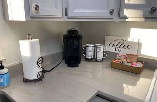 Franklin House | Mountain View Cabin+Hot Tub, 300mbps WiFi with fire pit and arcade games!