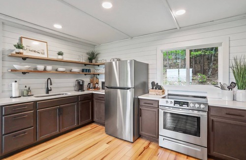 New Market Cabin | Mountain View Cabin~HotTub~Fireplace~King Bed