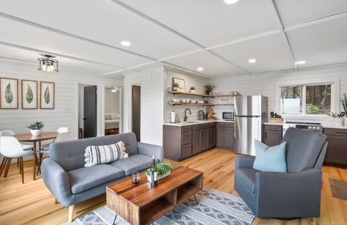 New Market Cabin | Mountain View Cabin~HotTub~Fireplace~King Bed