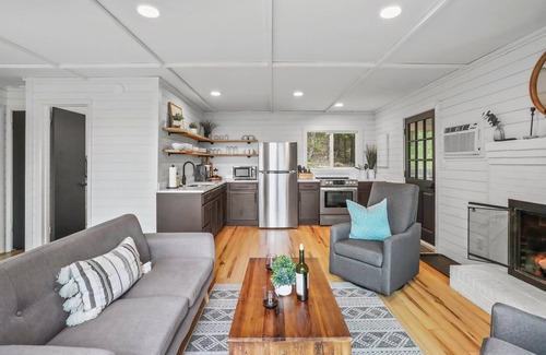 New Market Cabin | Mountain View Cabin~HotTub~Fireplace~King Bed