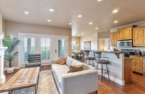 West Jordan House | Mountain View Cozy Home/Private Garage/Workspace/Wifi/Peaceful Community