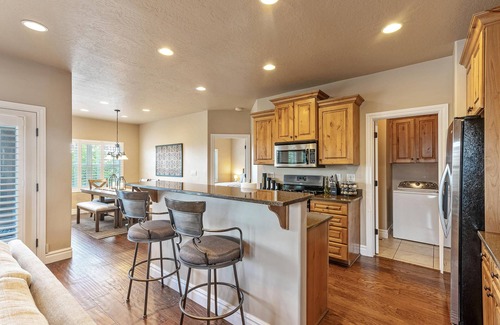 West Jordan House | Mountain View Cozy Home/Private Garage/Workspace/Wifi/Peaceful Community