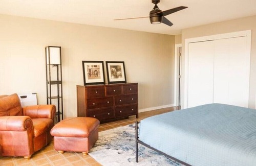 Montrose House | Mountain View Escape - Quiet but Near Everything!