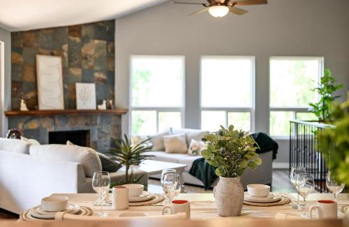 Pomona House | Mountain View Family Retreat w Game Room & Scenic Decks