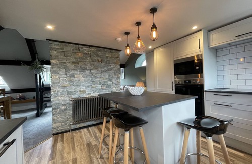 Keswick Cottage | Mountain View - an apartment that sleeps 4 guests in 2 bedrooms