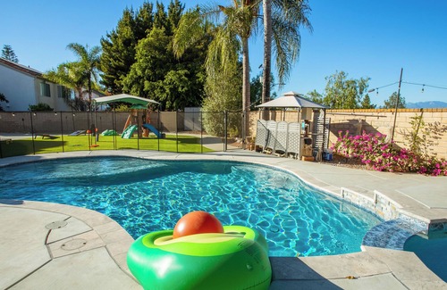 Rowland Heights Villa | Mountain View Luxury: Modern Family Oasis Retreat