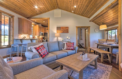 Tuckasegee Cabin | Mountain-View Retreat: Cozy Chinquapin Cabin!