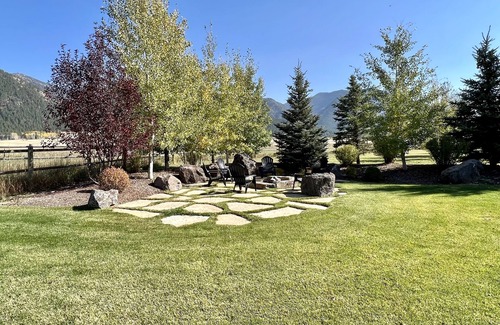 Etna House | Mountain View, Sleeps 11, Snowmobiling, Fishing, Fire pit, Grand Tetons