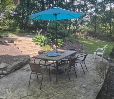 Cherryville House | Mountain View-Steam Shower-2 Tier Patio- King Bed