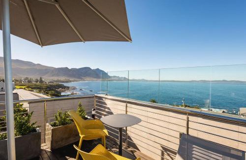 Hermanus City-Centre Apartment | Mountain-View Studio - Hermanus Waterfront Apartments