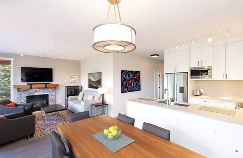 Nordic Estates House | Mountain-view townhouse w/hot tub & ski access