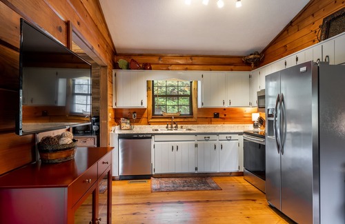 Aska Cabin | Mountain views ⛰️ 5 min to trails, waterfall & river
