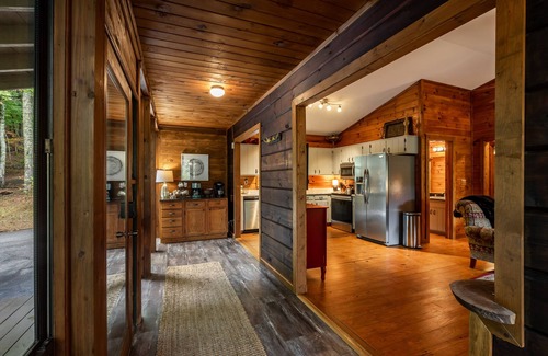 Aska Cabin | Mountain views ⛰️ 5 min to trails, waterfall & river