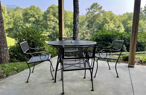 Burnsville House | Mountain Views and Tranquil Sounds of the South Toe River