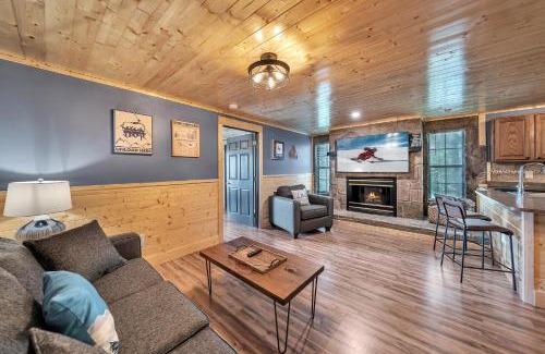 Caton Apartment | Mountain Views at Dolly's Castle Unit 2