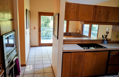 Bayshore - Klatt Apartment | Mountain views, close to airport, restaurants and shopping w/onsite laundry!