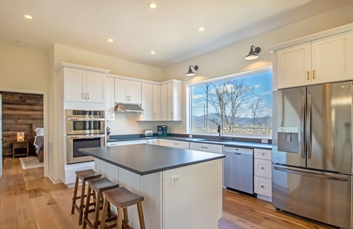 Stanardsville House | Mountain Views, Hot Tub, Fire Pit, Screened-In Porch