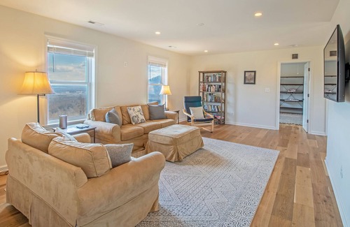 Stanardsville House | Mountain Views, Hot Tub, Fire Pit, Screened-In Porch