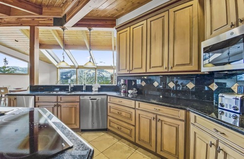 Warrior's Mark West Ski Chalet | Mountain Views & Private Hot Tub Near Peak 10